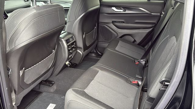 2026 Jeep Grand Cherokee GRAND CHEROKEE LAREDO X 4X2