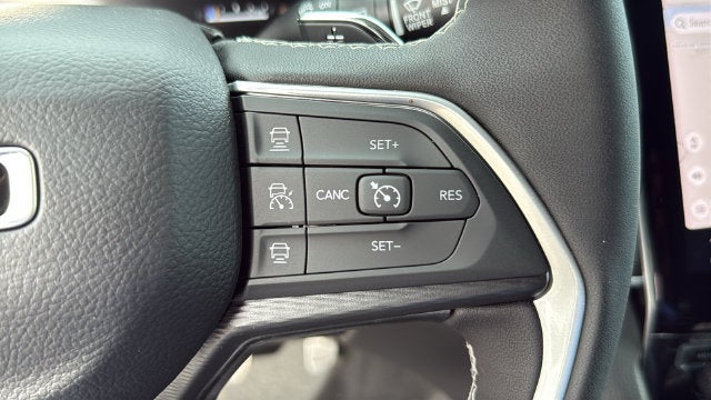 2027 Jeep Grand Cherokee GRAND CHEROKEE LAREDO X 4X2