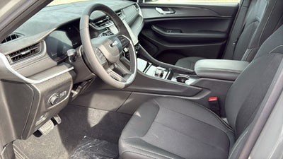 2027 Jeep Grand Cherokee GRAND CHEROKEE LAREDO X 4X2