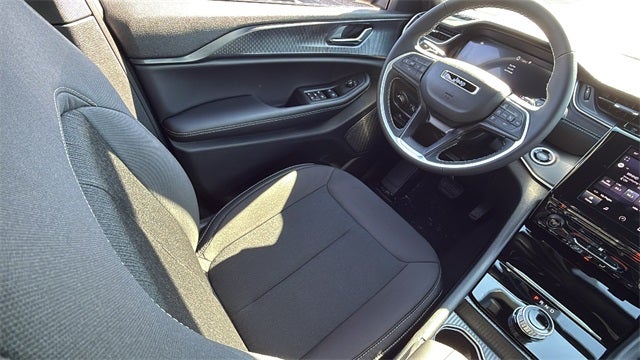 2025 Jeep Grand Cherokee GRAND CHEROKEE LAREDO X 4X2