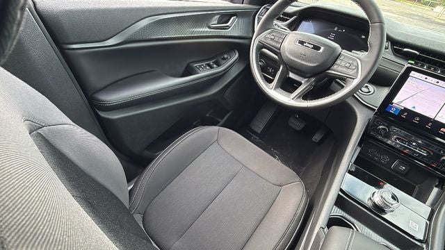 2027 Jeep Grand Cherokee GRAND CHEROKEE LAREDO X 4X2