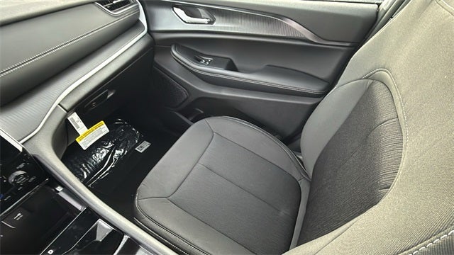 2025 Jeep Grand Cherokee GRAND CHEROKEE LAREDO 4X2