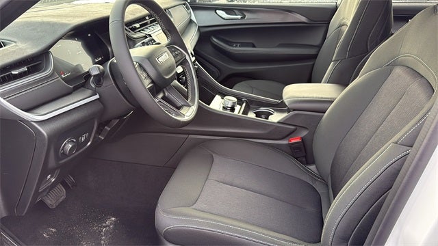 2025 Jeep Grand Cherokee GRAND CHEROKEE LAREDO 4X2