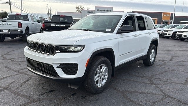 2025 Jeep Grand Cherokee GRAND CHEROKEE LAREDO 4X2