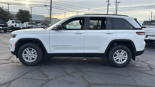 2025 Jeep Grand Cherokee GRAND CHEROKEE LAREDO 4X2