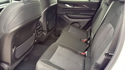2027 Jeep Grand Cherokee GRAND CHEROKEE LAREDO X 4X2