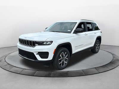 2027 Jeep Grand Cherokee GRAND CHEROKEE LAREDO X 4X2