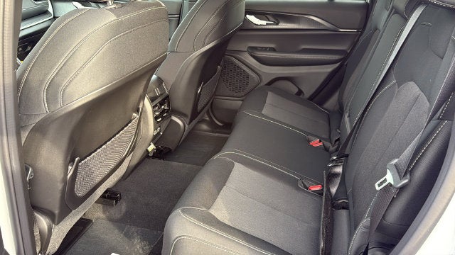 2027 Jeep Grand Cherokee GRAND CHEROKEE LAREDO X 4X2