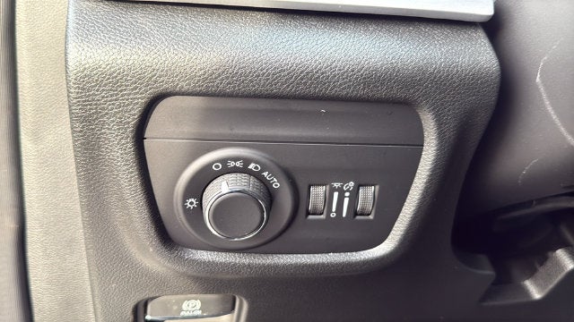 2027 Jeep Grand Cherokee GRAND CHEROKEE LAREDO X 4X2