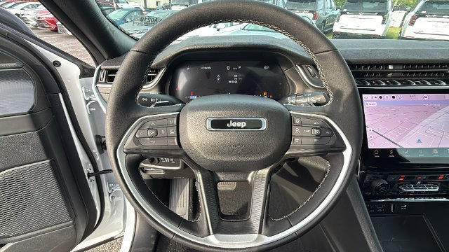 2027 Jeep Grand Cherokee GRAND CHEROKEE LAREDO X 4X2