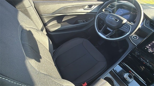 2025 Jeep Grand Cherokee GRAND CHEROKEE LAREDO X 4X2