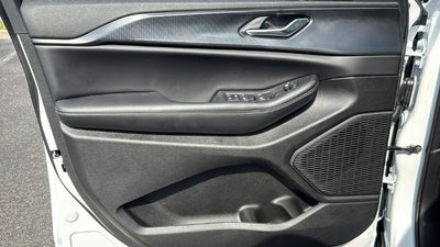 2027 Jeep Grand Cherokee GRAND CHEROKEE LAREDO X 4X2