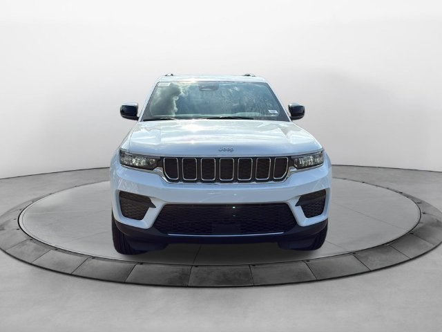 2027 Jeep Grand Cherokee GRAND CHEROKEE LAREDO X 4X2