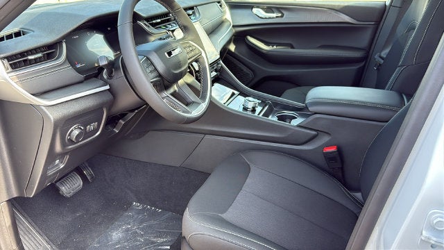 2027 Jeep Grand Cherokee GRAND CHEROKEE LAREDO X 4X2
