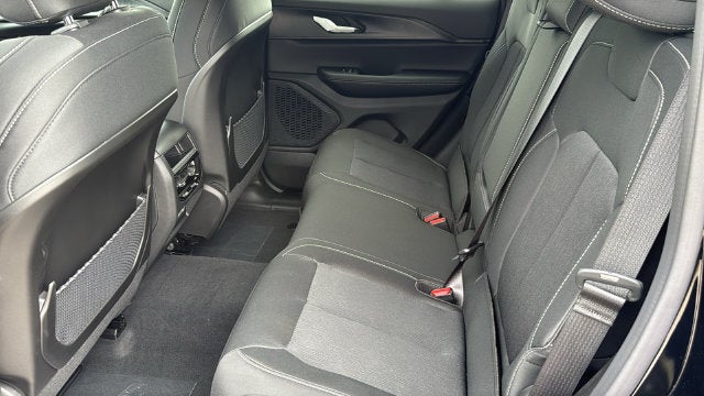 2027 Jeep Grand Cherokee GRAND CHEROKEE LAREDO X 4X2