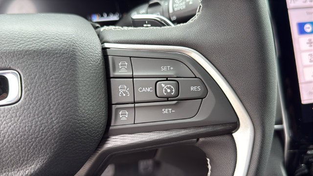 2027 Jeep Grand Cherokee GRAND CHEROKEE LAREDO X 4X2