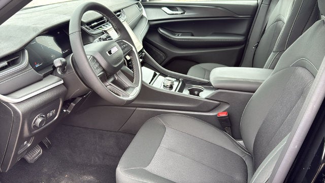 2027 Jeep Grand Cherokee GRAND CHEROKEE LAREDO X 4X2