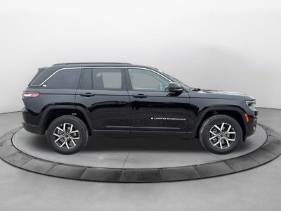 2027 Jeep Grand Cherokee GRAND CHEROKEE LAREDO X 4X2