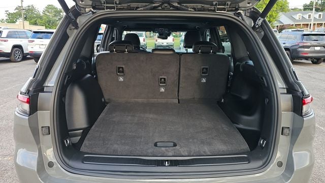 2027 Jeep Grand Cherokee Laredo Altitude