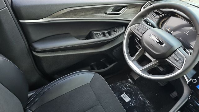 2027 Jeep Grand Cherokee Laredo Altitude