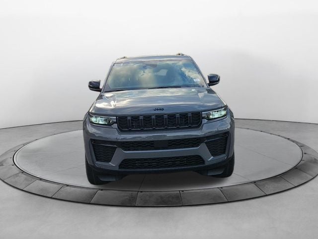 2027 Jeep Grand Cherokee Laredo Altitude