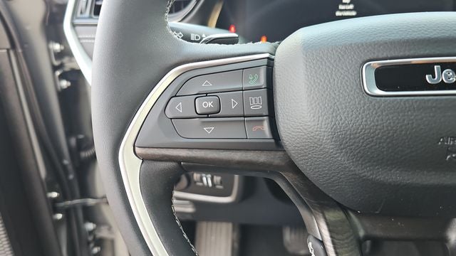 2027 Jeep Grand Cherokee Laredo Altitude