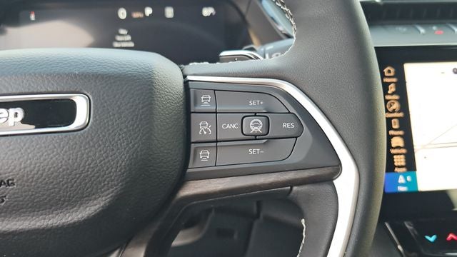 2027 Jeep Grand Cherokee Laredo Altitude