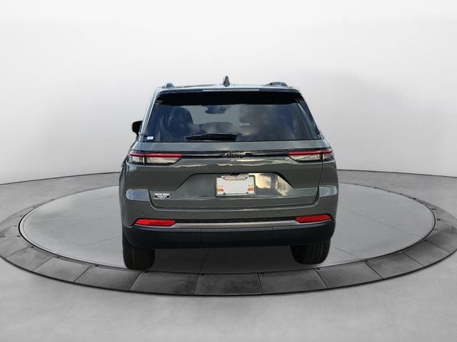 2027 Jeep Grand Cherokee Laredo Altitude