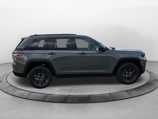 2027 Jeep Grand Cherokee Laredo Altitude