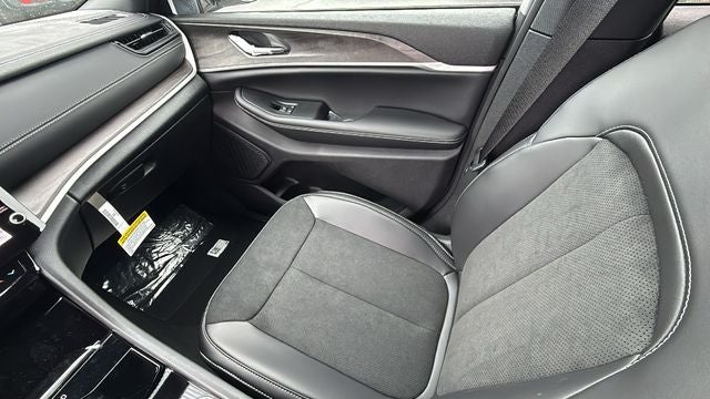 2026 Jeep Grand Cherokee GRAND CHEROKEE LAREDO ALTITUDE 4X2