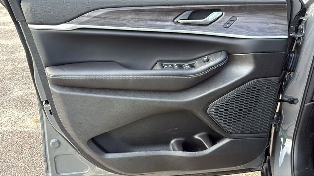 2027 Jeep Grand Cherokee GRAND CHEROKEE LIMITED 4X2