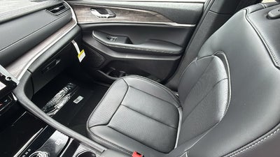 2027 Jeep Grand Cherokee GRAND CHEROKEE LIMITED 4X2