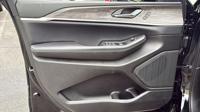 2027 Jeep Grand Cherokee GRAND CHEROKEE LIMITED 4X2