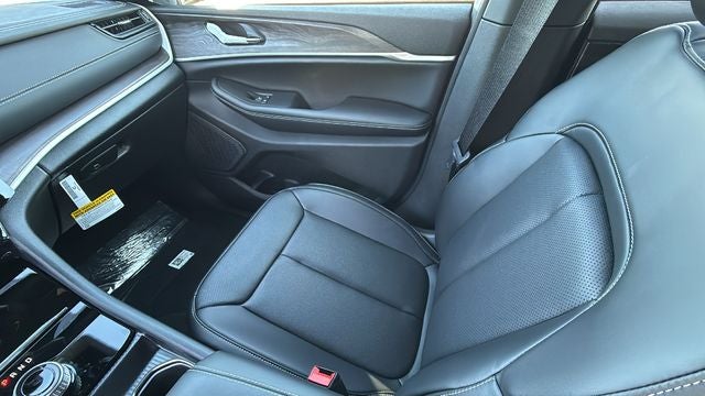 2027 Jeep Grand Cherokee GRAND CHEROKEE LIMITED 4X2