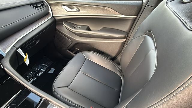2027 Jeep Grand Cherokee GRAND CHEROKEE LIMITED 4X2