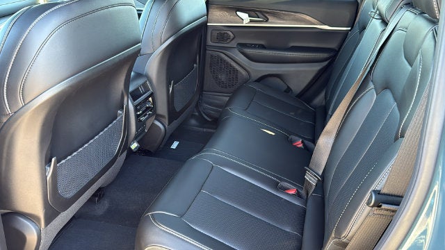 2027 Jeep Grand Cherokee GRAND CHEROKEE LIMITED 4X2