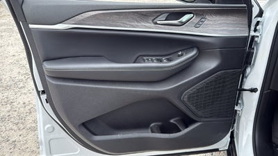 2027 Jeep Grand Cherokee GRAND CHEROKEE LIMITED 4X2