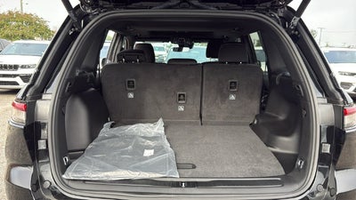 2027 Jeep Grand Cherokee GRAND CHEROKEE LAREDO X 4X4