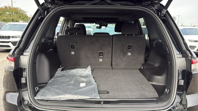 2027 Jeep Grand Cherokee GRAND CHEROKEE LAREDO X 4X4