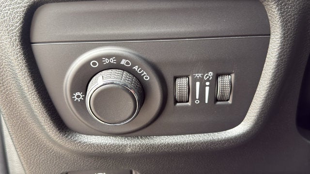 2027 Jeep Grand Cherokee GRAND CHEROKEE LAREDO X 4X4