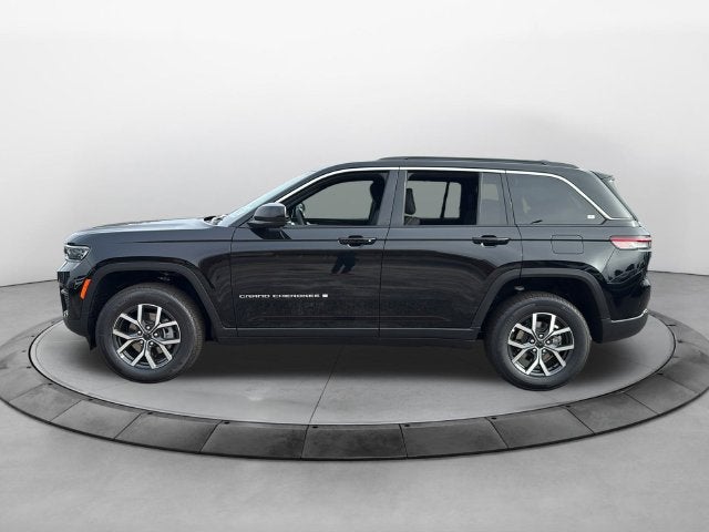 2027 Jeep Grand Cherokee GRAND CHEROKEE LAREDO X 4X4