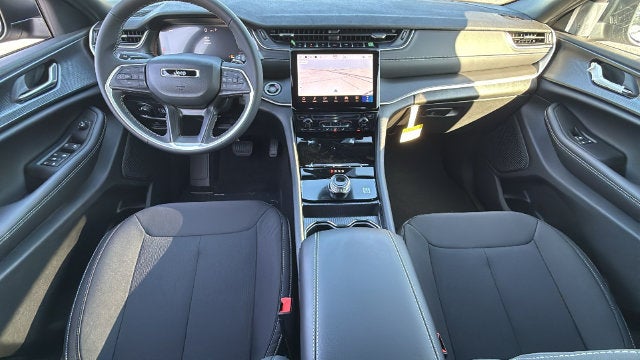 2027 Jeep Grand Cherokee GRAND CHEROKEE LAREDO 4X4