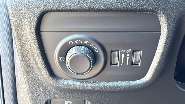 2027 Jeep Grand Cherokee GRAND CHEROKEE LAREDO 4X4