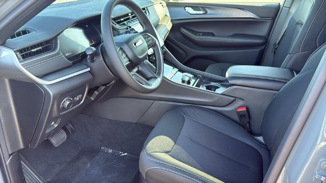 2027 Jeep Grand Cherokee GRAND CHEROKEE LAREDO 4X4