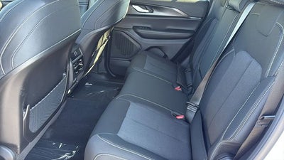2027 Jeep Grand Cherokee GRAND CHEROKEE LAREDO X 4X4