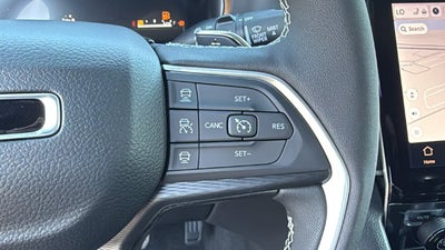 2027 Jeep Grand Cherokee GRAND CHEROKEE LAREDO X 4X4