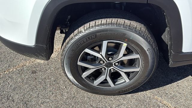 2027 Jeep Grand Cherokee GRAND CHEROKEE LAREDO X 4X4