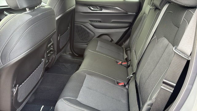 2027 Jeep Grand Cherokee GRAND CHEROKEE LAREDO 4X4