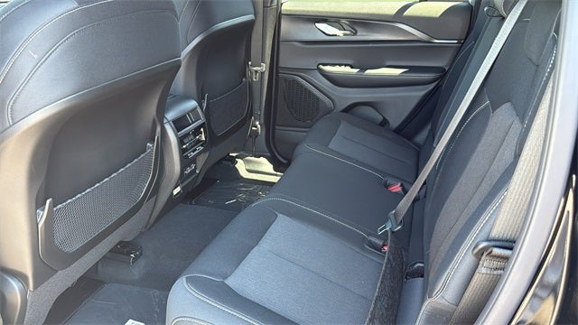 2025 Jeep Grand Cherokee GRAND CHEROKEE LAREDO 4X4