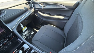 2025 Jeep Grand Cherokee GRAND CHEROKEE LAREDO 4X4